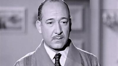 إنفوجراف| أحمد علام.. أَرِسْتُقْراطيّ السينما المصرية ابن العمدة
