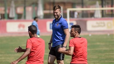 صلاح محسن ينتظم في تدريبات الأهلي