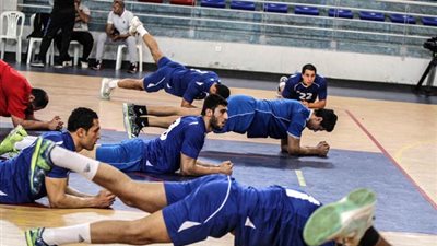 تدريبات بدنية لرجال يد الأهلي