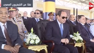 فيديو.. لفتة إنسانية من الرئيس السيسي خلال الاحتفال بتخريج دفعة جديدة من طلبة أكاديمية الشرطة