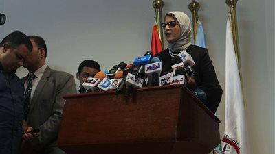 صور.. الدكتورة هالة زايد تعلن البدء في إجراء عمليات قوائم الانتظار بـ 