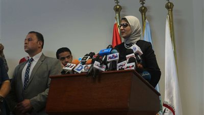 وزيرة الصحة تفاجئ أم مريض: العملية مجانًا