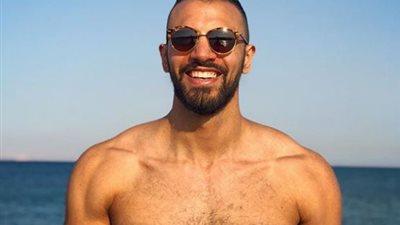 زاب ثروت يشارك جمهورة صورة جديدة من المصيف