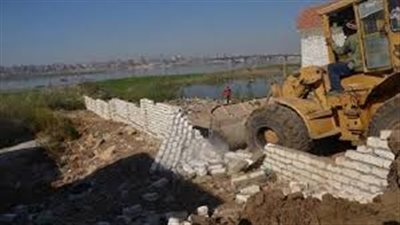 إزالة مزرعة دواجن ومكمورة فحم على نهر النيل فى الغربية 