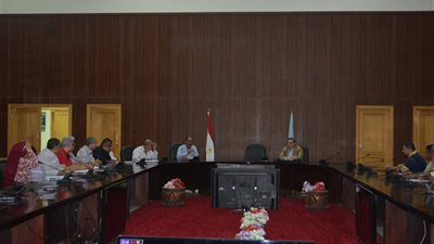 سكرتير البحر الأحمر يبحث آليات تقنين وضع اليد على أراضي الدولة مع لجنة المحافظة