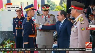 صور.. السيسي يكرم الدفعة الجديدة من طلبة الكليات العسكرية 