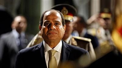 الرئيس السيسي يمنح قلادة النيل للعقيد يوسف منصور أحد رموز ثورة 23 يوليو