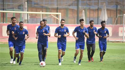 مفاجأة..نجم الأهلي يتمسك بـ