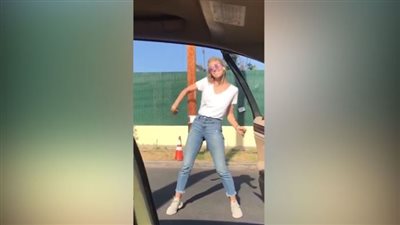 شاهد الضحية الأولى بسبب تحدي رقصة كيكي