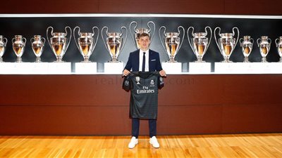 رسميا .. ريال مدريد يقدم أندري لونين لوسائل الاعلام