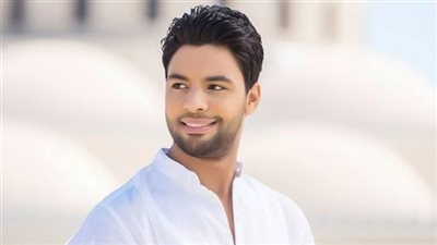 شاهد.. أحمد جمال يتألق على مسرح الروماني 