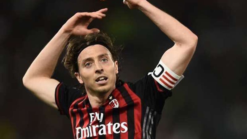 مونتوليفو  لاعب ميلان