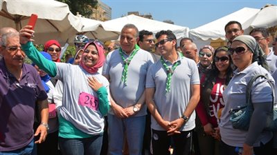وزير الشباب ومحافظ الجيزة يشاركان في سباق للدراجات وماراثون للجري