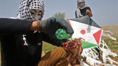 أمراض نفسية تصيب مستوطني غزة بسبب الطائرات الورقية  