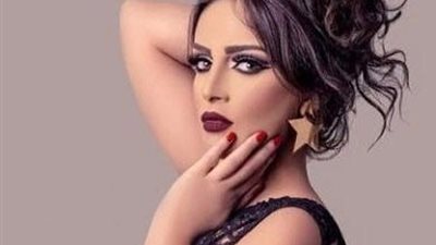 إطلالة زرقاء جديدة لـ