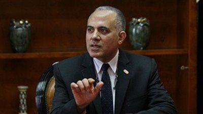 وزير الرى يلتقي برئيس قطاع الرصد والاتصالات فى الوزارة لمتابعة التطورات