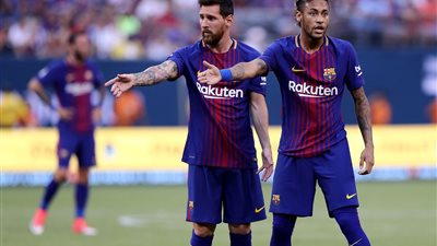 نيمار يستبعد رونالدو من فريق أحلامه ويضم ميسي