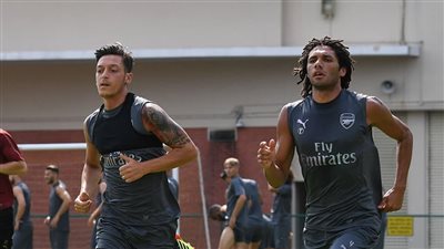 صورة.. محمد الننى وأوزيل من تدريبات أرسنال