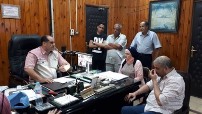صور.. رئيس حي الأزبكية ينظم مبادرات تطوعية لخدمة المواطنين وتحسين الخدمات