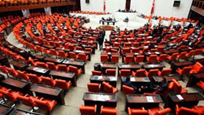 البرلمان التركي يقر قانونًا جديدًا للأمن بعد رفع حالة الطوارئ