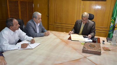 محافظ الاسماعيلية يعتمد نتائج امتحانات الدور الثانى للشهادة الاعدادية