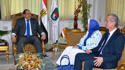 محافظ سوهاج: البدء فى إنشاء مجمع العاشر من رمضان للتأمين الصحي