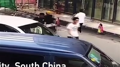 فيديو.. انفجار فى مطعم صينى يصيب المارة والسيارات بأضرار بالغة