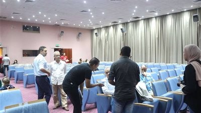 صور .. استعدادات حفل توقيع كتاب 
