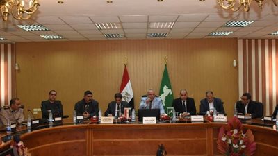 محافظ الشرقية يوجه بالارتقاء بمنظومة الخدمات المقدمة للمواطنين