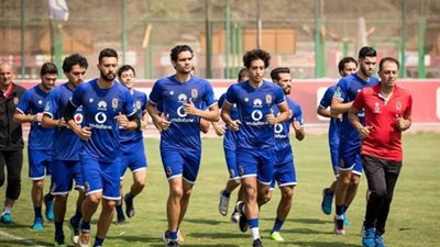 مران قوي لثلاثي الأهلي على ملعب الجامعة البريطانية