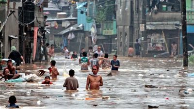مقتل 5 أطفال جراء السيول في بنجلادش