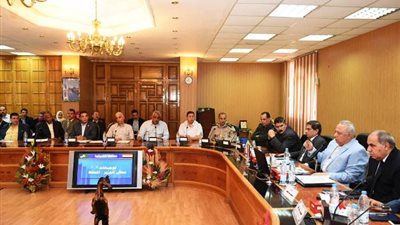 محافظ الشرقية يوجه المجلس التنفيذى للمحافظة بالتصدى للشائعات