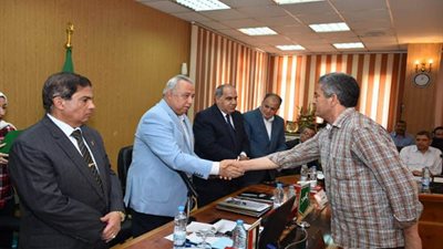محافظ الشرقية: شهادة تقدير من مركز المعلومات بالوزراء لغرفة العمليات المركزية