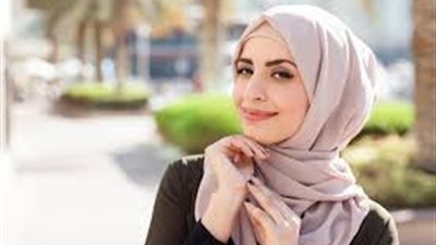 من غير لفة الطرحة.. تعرفى على آخر صيحات موضة حجاب 2018