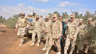 رئيس الأركان يشهد المشروع التكتيكى 
