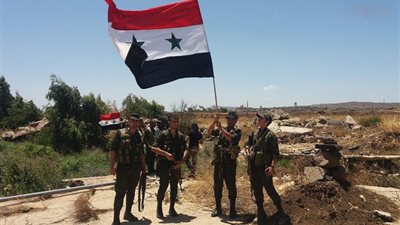 الجيش السوري يواصل تقدمه ويرفع العلم الوطني علي معبر القنطيرة