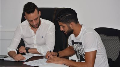 رسميًا.. فرجاني ساسي يوقع لـ