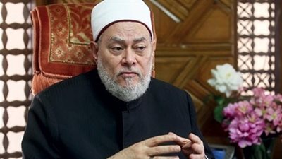 علي جمعة يؤدي خطبة الجمعة في مسجد السيدة زينب