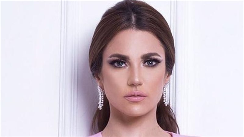 الفنانة درة 