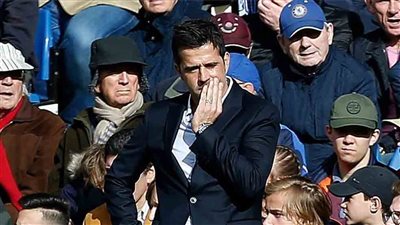 مدرب إيفرتون يحدد موقفه من ضم ظهير برشلونة