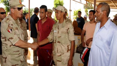وزير الدفاع: قيادة القوات المسلحة حريصة على رفع مستوى الجنود المقاتيلن