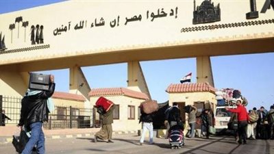 إنهاء سفر وعودة 1234 مصريا وليبيا و 230 شاحنة عبر منفذ السلوم البرى