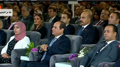 مؤتمر الشباب السادس.. السيسي: هناك علاقة خاصة بين القوات المسلحة والشعب المصري
