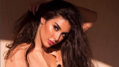 ياسمين صبري تشعل السوشيال ميديا بصورتها الجديدة 