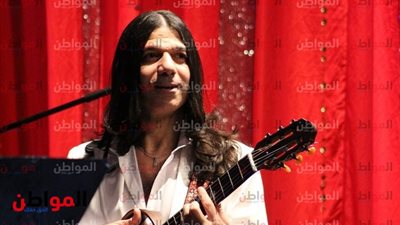 فيديو وصور.. عماد حمدي يتألق في حفل مكتبة القاهرة الكبرى