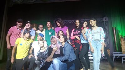 صور.. العشرات في حفل ختام مؤتمر مهرجان الفنون المسرحية