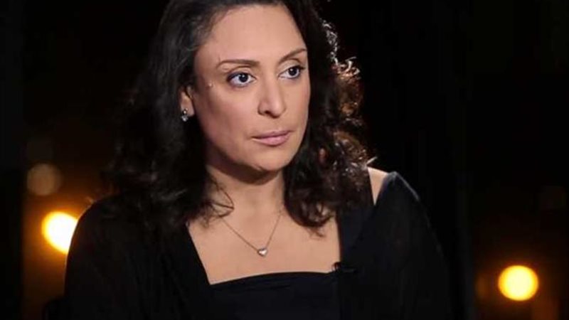 الاعلامية منى العراقى
