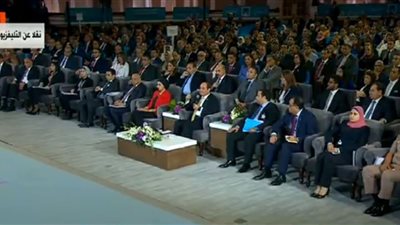 خلال المؤتمر الوطني السادس للشباب.. السيسي: المشروعات الجديدة ماخدش جنيه من جيب الدولة