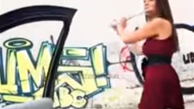 فيديو.. فتاة تخوض تحدي 
