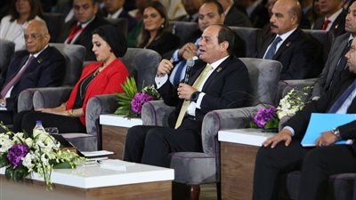 جامعة القاهرة تضع لمساتها الأخيرة لبدء اليوم الثاني من المؤتمر الوطني السادس للشباب